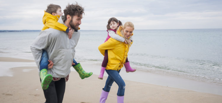 Jak zaplanować wakacje z rodziną nad morzem?